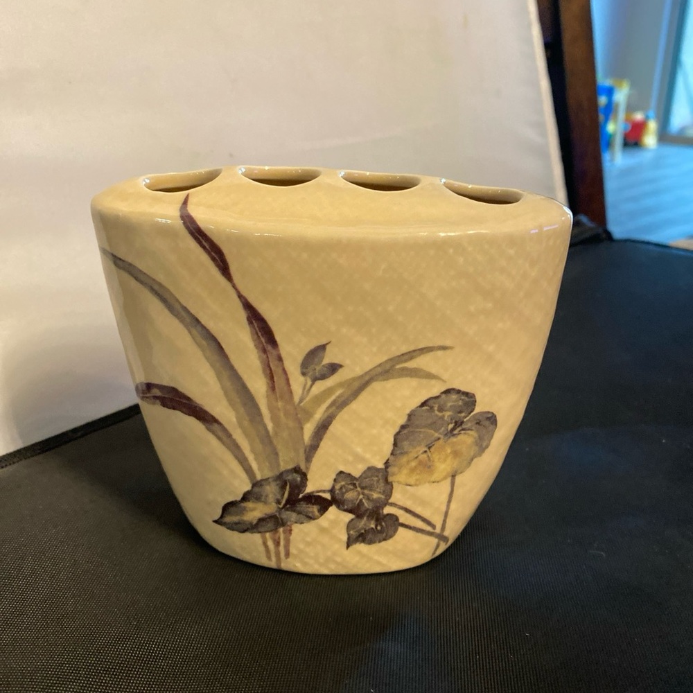 Croscill toothbrush holder in cabana